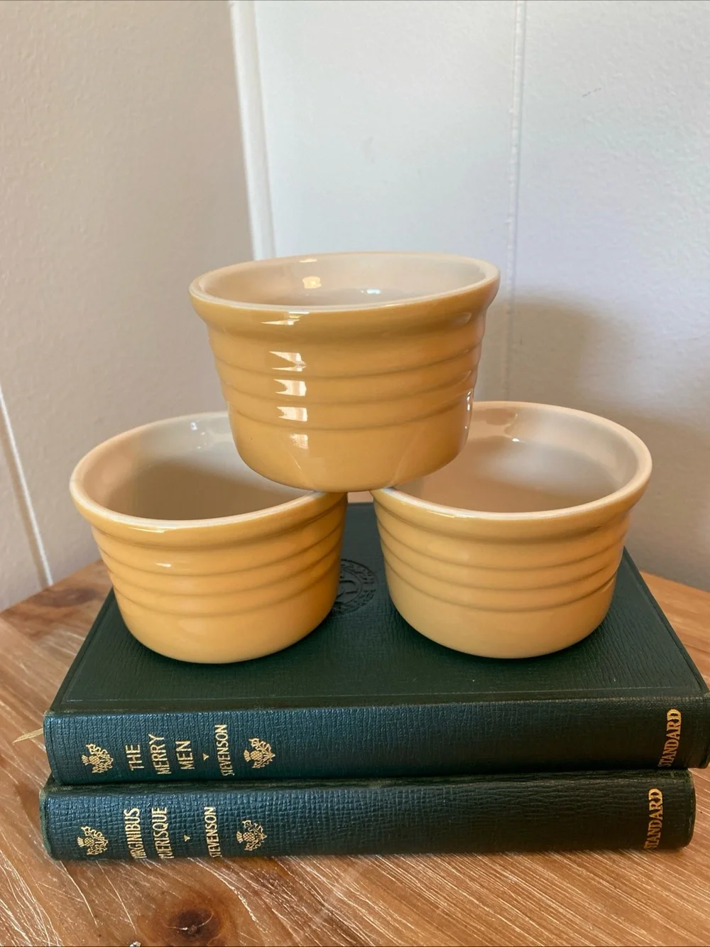 3 Le Creuset Stoneware Ramekin Set Baking Dishes France Kitchen Bakeware Yellow